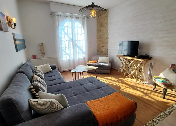 Spacious House With Garden And Pool Nyaraló