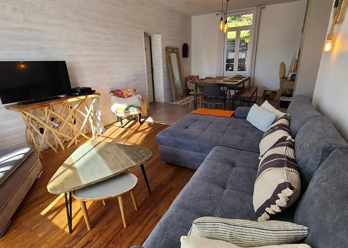 Spacious House With Garden And Pool